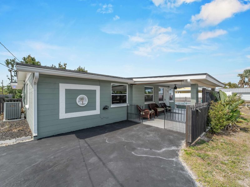 Englewood House- Mins to Beach - Heated Pool 2