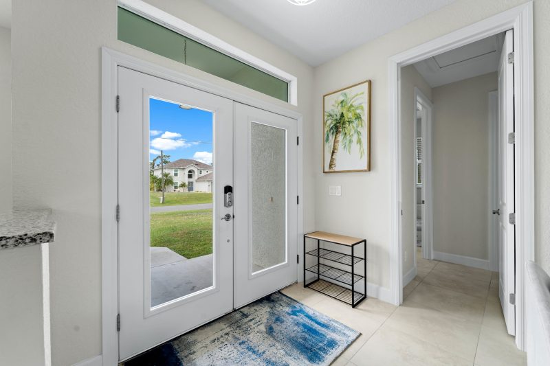 Modern Heated Pool Home Close To Downtown Shopping 2