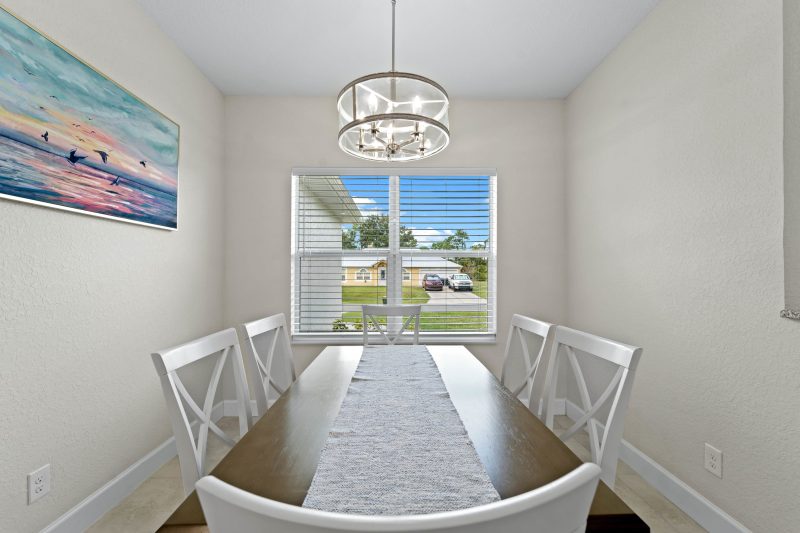 Modern Heated Pool Home Close To Downtown Shopping 4