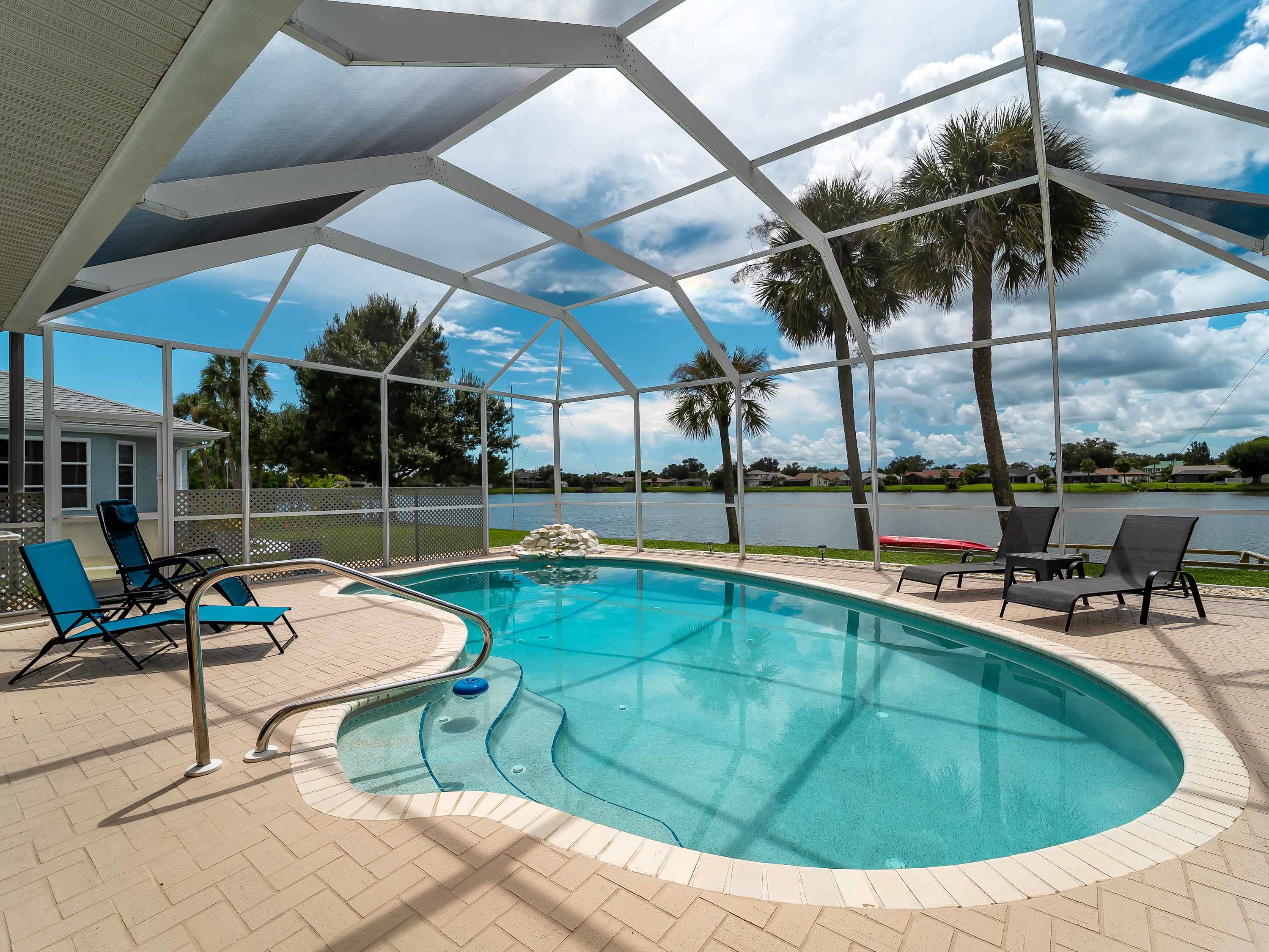 Port Charlotte Family Lake front Getaway Heated Pool, Dock