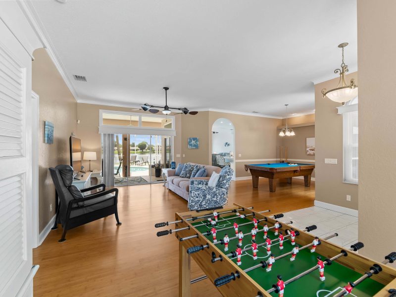 Port Charlotte Family Lake front Getaway Heated Pool, Dock 4