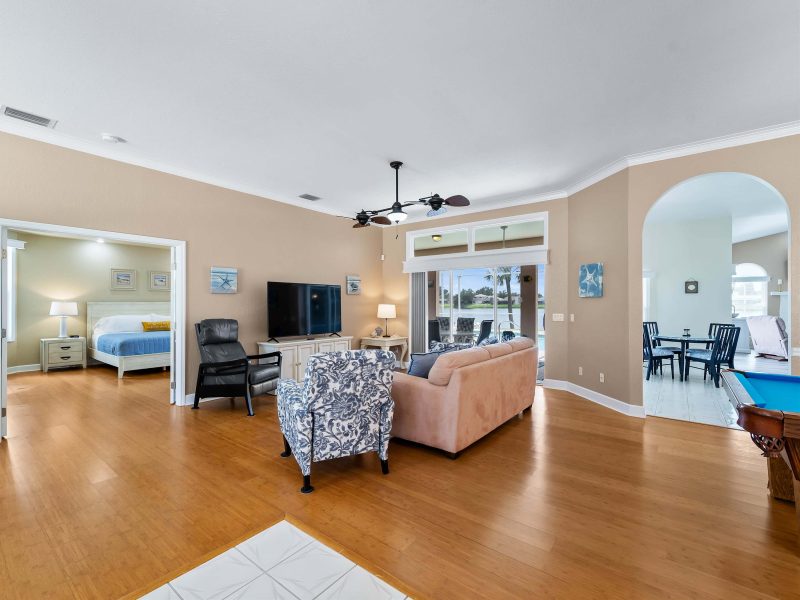 Port Charlotte Family Lake front Getaway Heated Pool, Dock 5