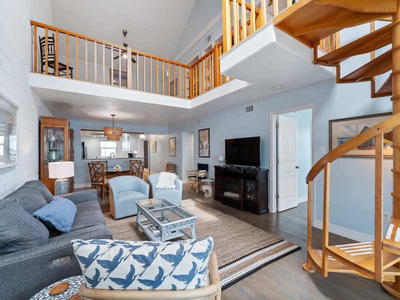 Relaxing Riverfront Haven: Heated Pool, Views 5