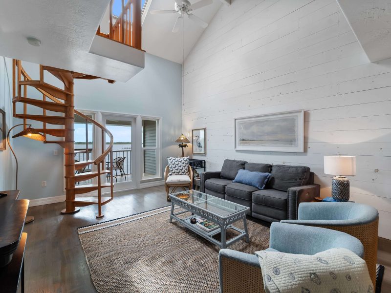 Relaxing Riverfront Haven: Heated Pool, Views 4