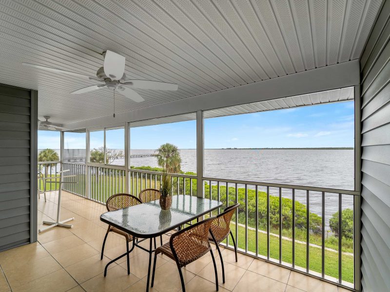 Relaxing Riverfront Haven: Heated Pool, Views