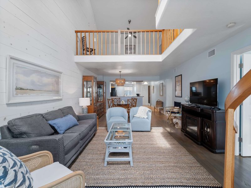 Relaxing Riverfront Haven: Heated Pool, Views 3