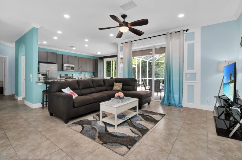 Stylish & Bright, Mins to Downtown, Pool, Parking 2