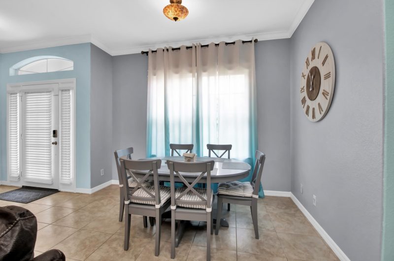 Stylish & Bright, Mins to Downtown, Pool, Parking 4