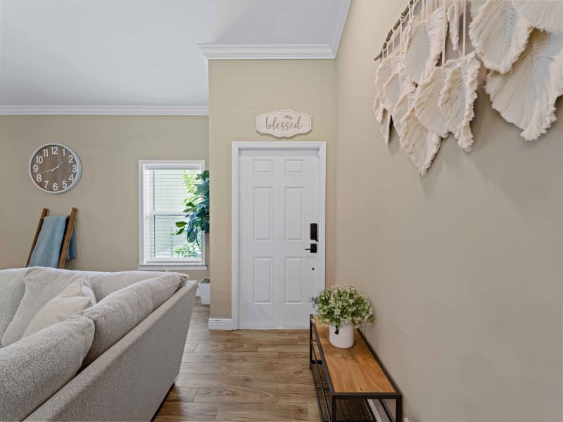 Stylish, Fun & Comfy - Mins to Beaches - Backyard! 2