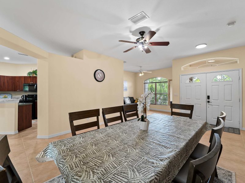 Tranquil & Spacious Family Retreat, Swimming Pool! 5