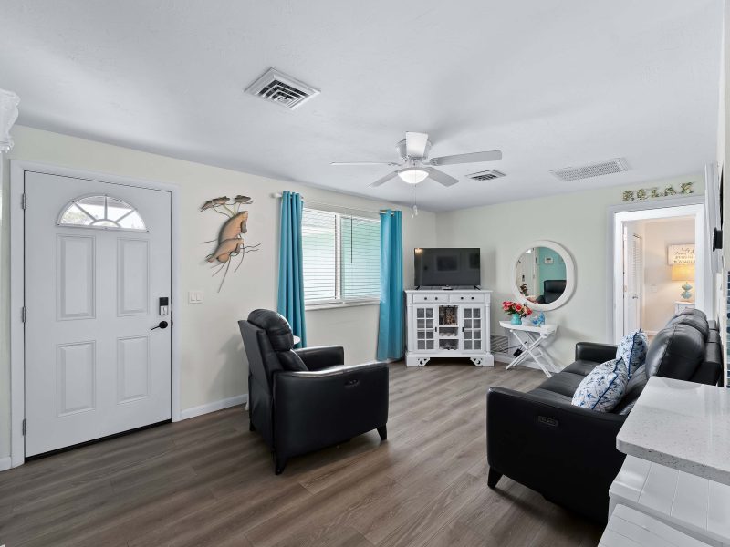 Tranquil & Spacious Heated Pool, Hot Tub, Parking 3