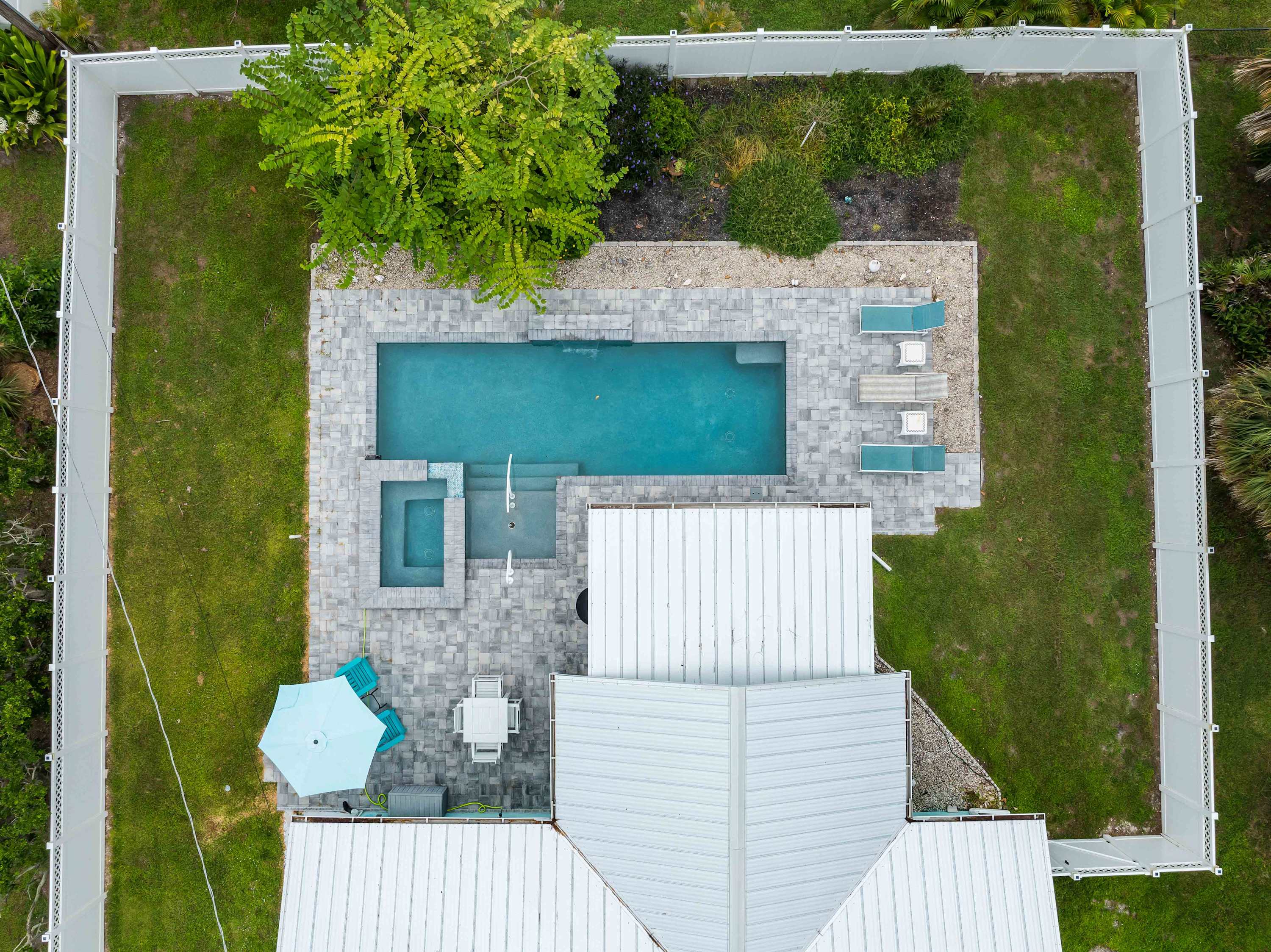 Tranquil & Spacious Heated Pool, Hot Tub, Parking