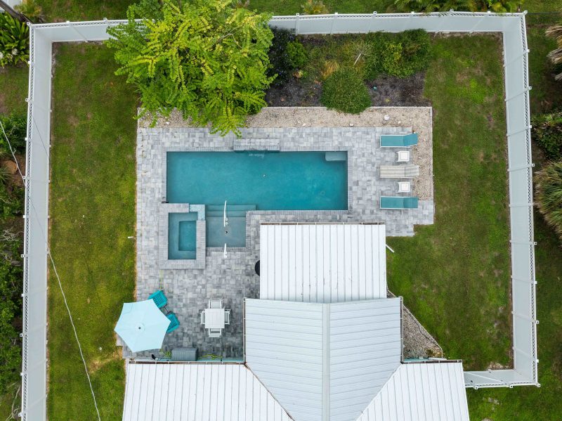 Tranquil & Spacious Heated Pool, Hot Tub, Parking