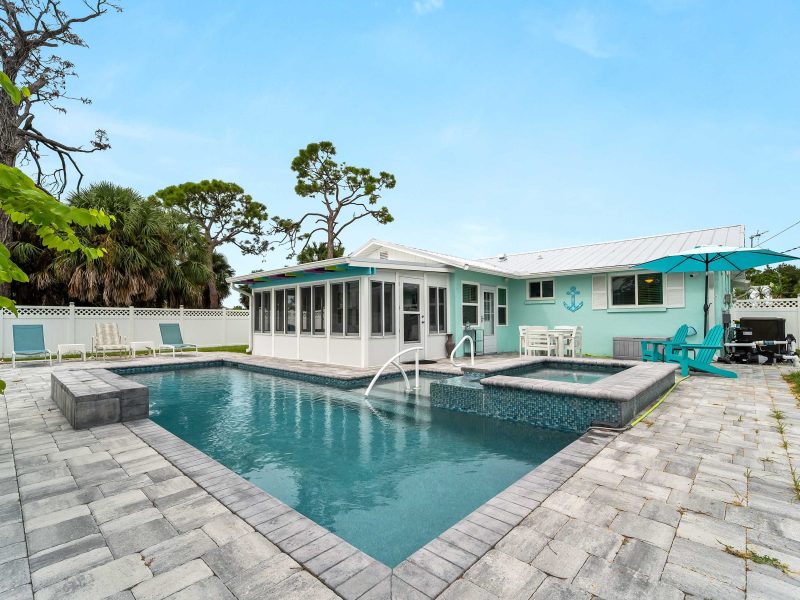 Tranquil & Spacious Heated Pool, Hot Tub, Parking 2
