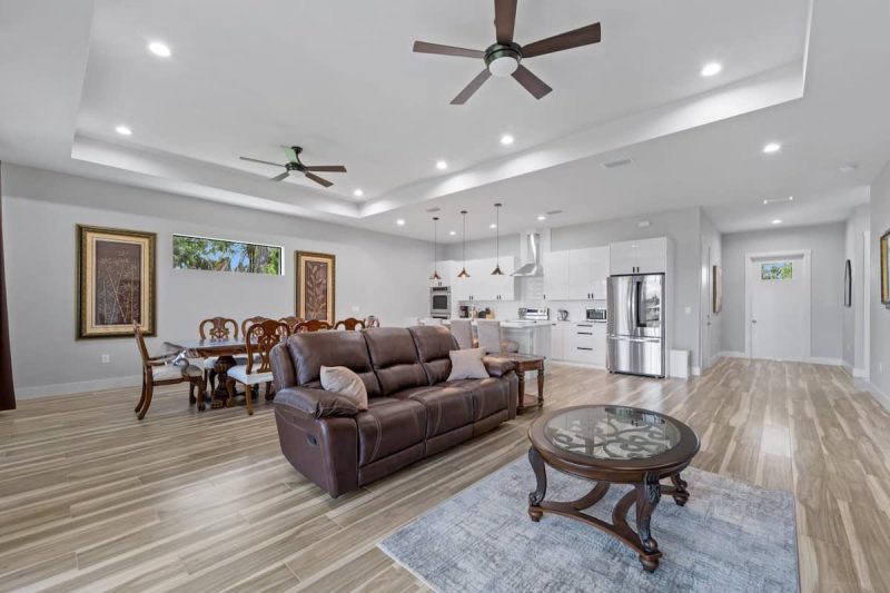 Tranquil location Close to Beaches Lake Front 4