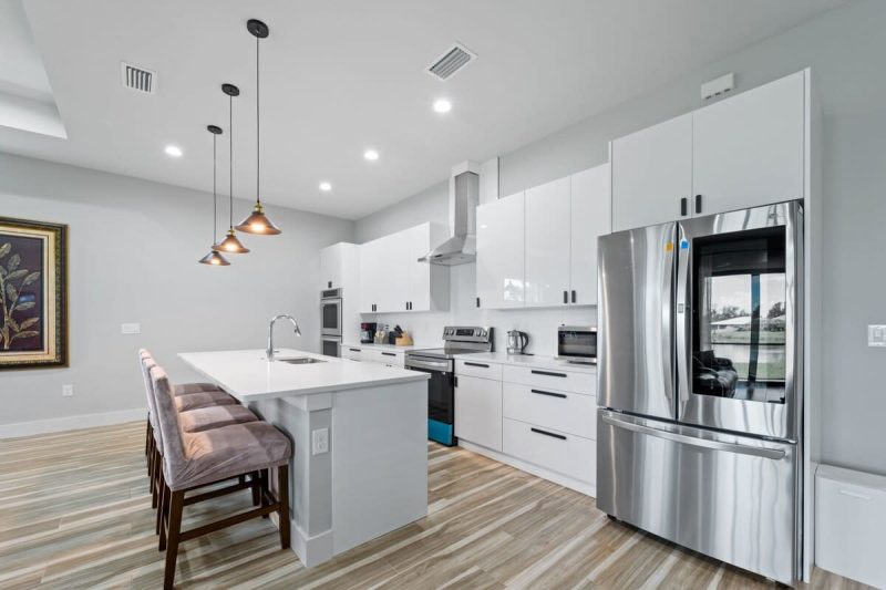 Tranquil location Close to Beaches Lake Front 5