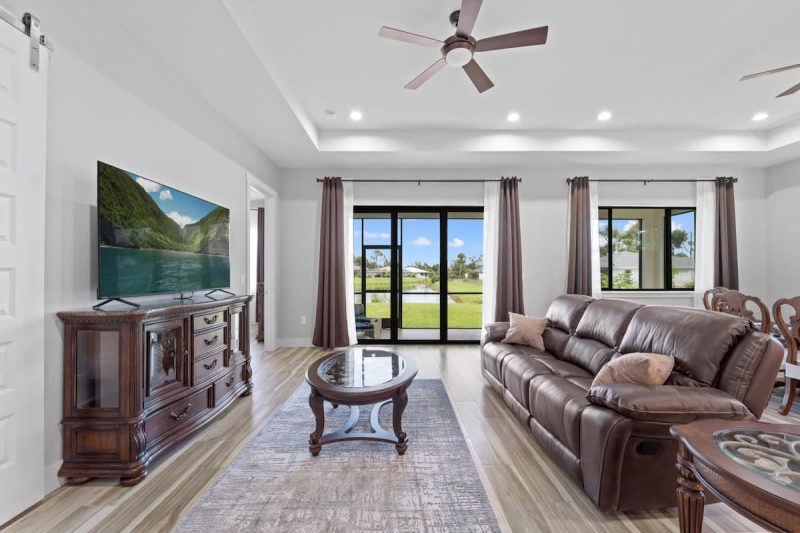 Tranquil location Close to Beaches Lake Front 2