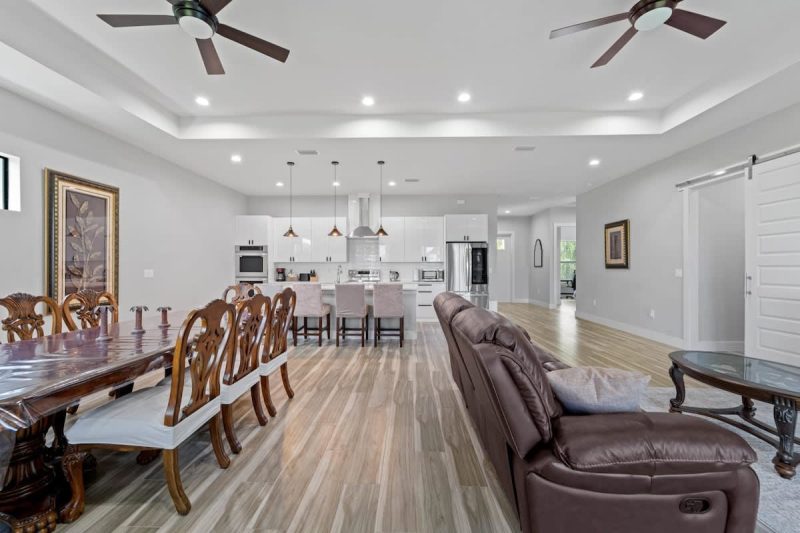 Tranquil location Close to Beaches Lake Front 3