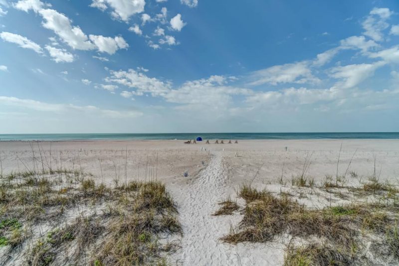 Bradenton Beachfront Getaway ~ Heated Pool~ HotTub 2