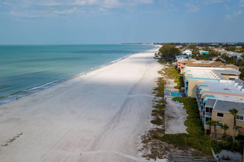 Bradenton Beachfront Getaway ~ Heated Pool~ HotTub 3