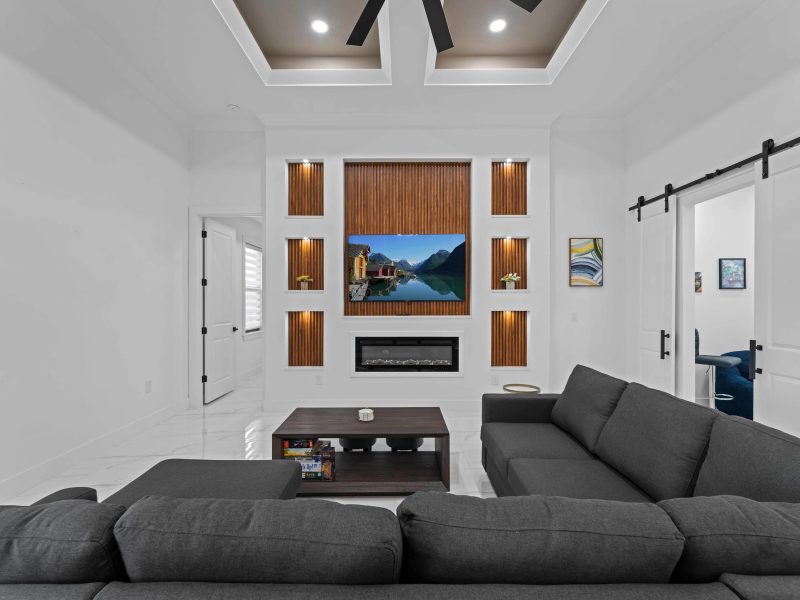 Contemporary Gem- Heated Pool, Game Room, BBQ 4