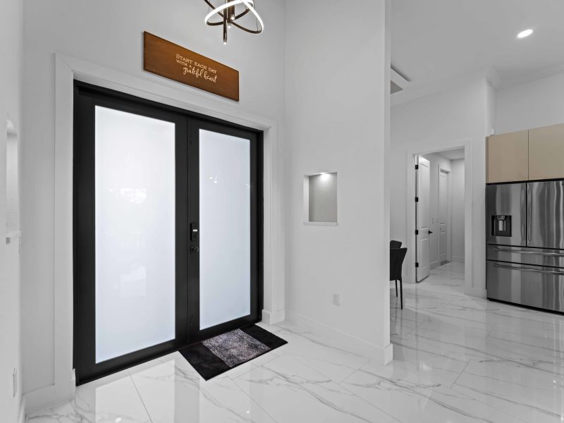 Contemporary Gem- Heated Pool, Game Room, BBQ 2